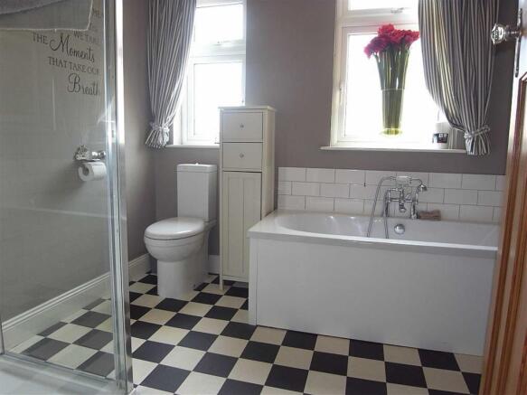FAMILY BATHROOM