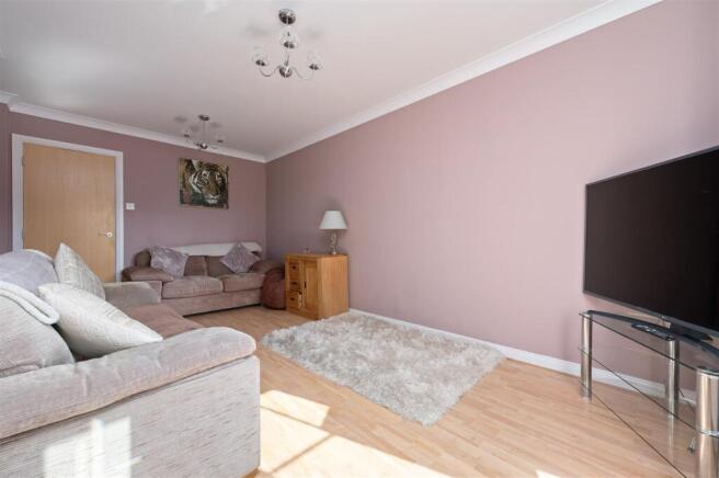 19 Craigflower Court 005.JPG