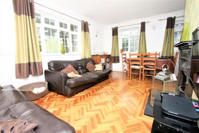 Lounge/Dining Room