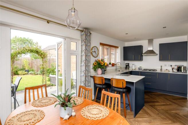4 bed Detached for sale Image 6