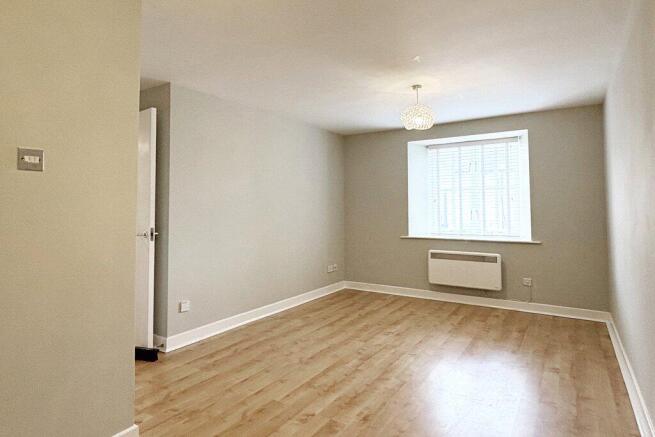 2 bed Apartment for sale Image 3