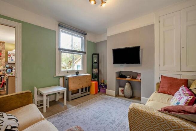 8702400-interior01-800.jpg