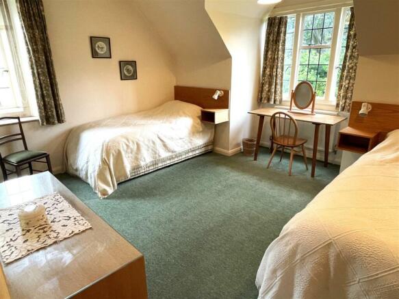 Bedroom 2.JPG