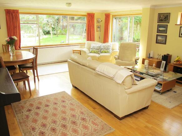 Lounge / Dining