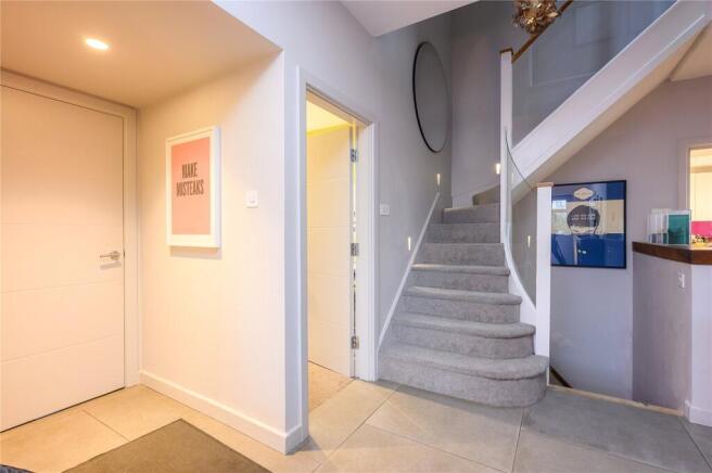 6 bed Detached for sale Image 9