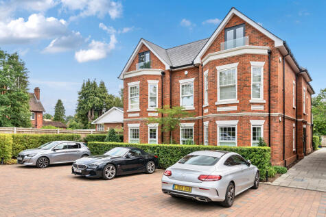 Stoke Road, Cobham, KT11