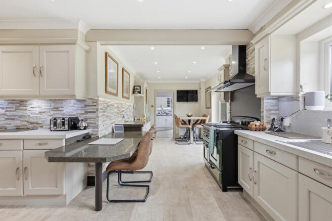 4 bed Detached for sale Image 5