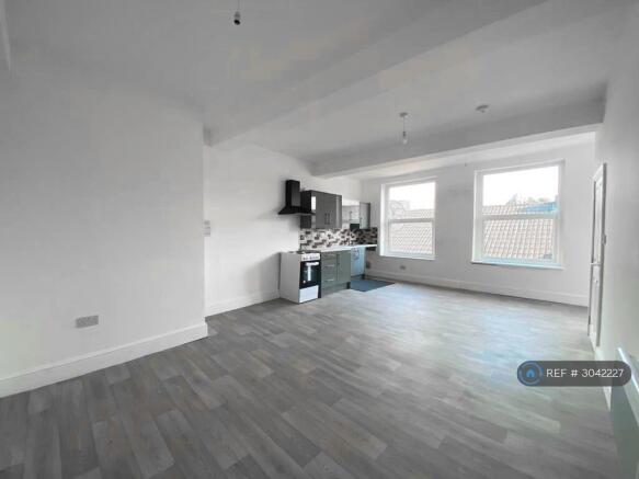 Kitchen / Lounge