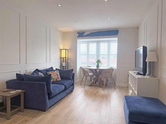 Open Plan Living Room/Kitchen