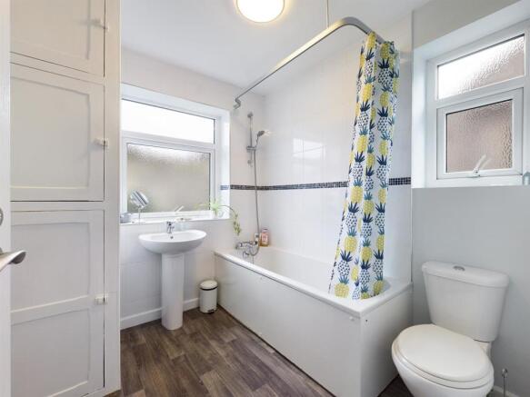 Bathroom.jpg