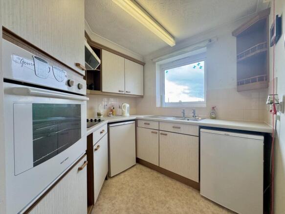 Station Road, Thorpe Bay, Essex, SS1 photo 5