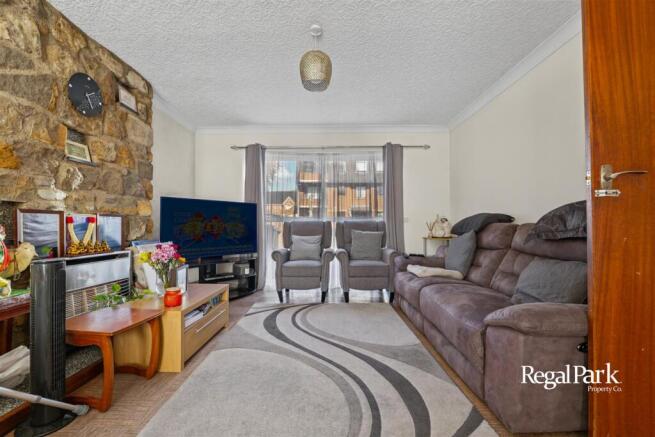 Lounge/Dining Area