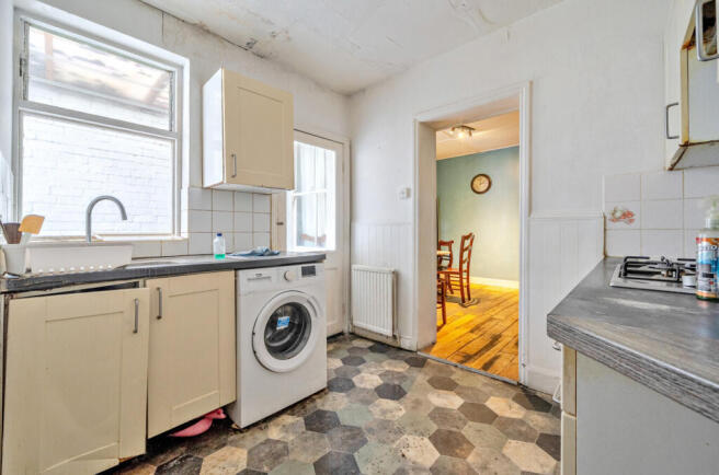 1403901-15-697b44...