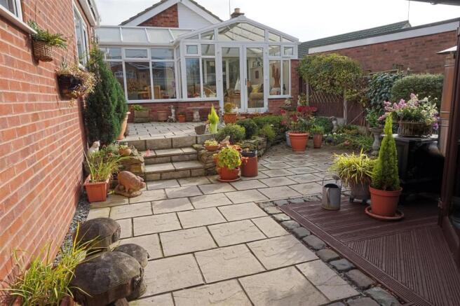 ENCLOSED REAR GARDEN