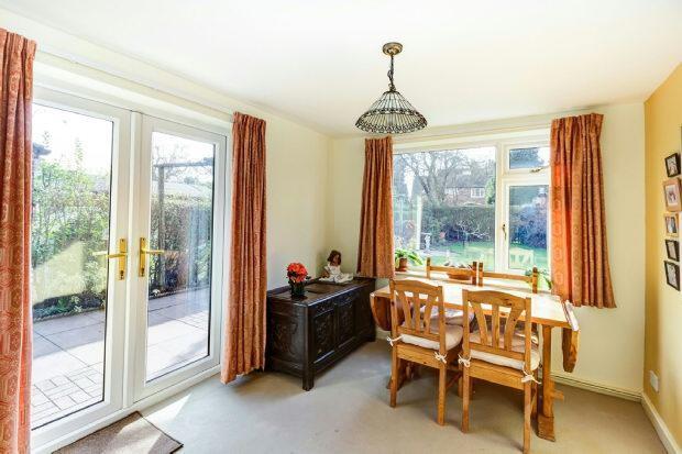 DINING/FAMILY ROOM