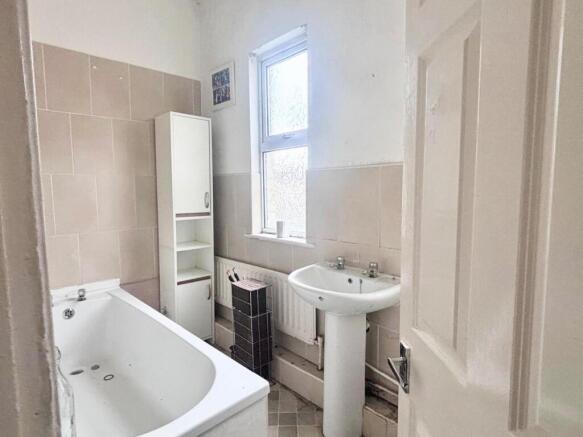 3 bed Terraced for sale Image 4