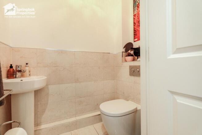 4 bed Semi-Detached for sale Image 9