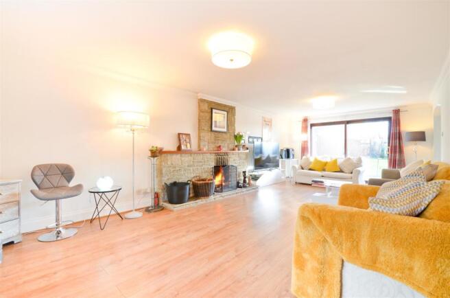 Spacious Lounge - Newport - Isle of Wight Estate A