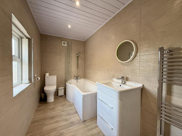 3 bed Terraced to rent Image 4