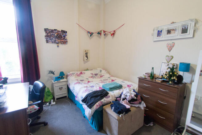 4 bed House to rent Image 4