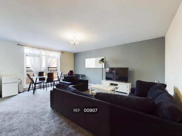 2 bed Apartment to rent Image 6