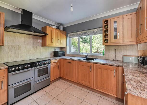 11 The Orchard, Albrighton, Wolverhampton, WV7 3RE photo 4