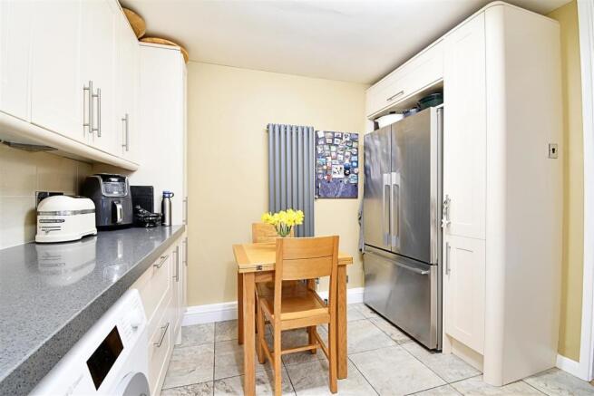 Kitchen 2.jpg