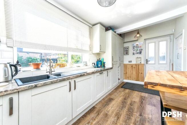 3 bed Semi-Detached for sale Image 6