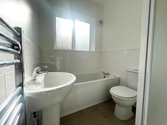 3 bed Terraced to rent Image 8