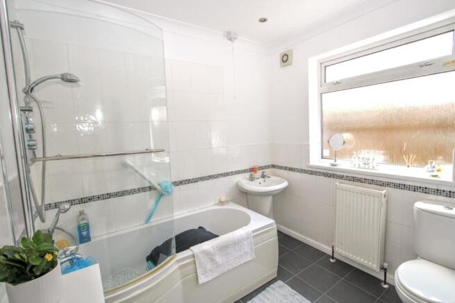BATHROOM/W.C.