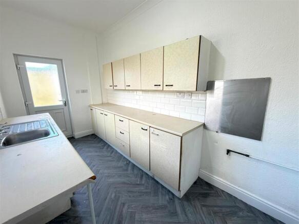 2 bed Terraced to rent Image 4