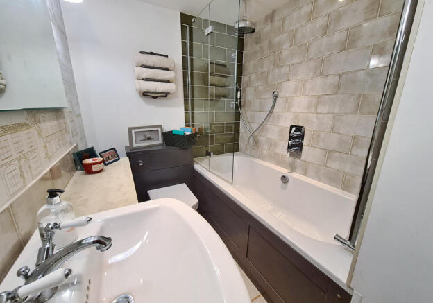 G'FLOOR BATHROOM