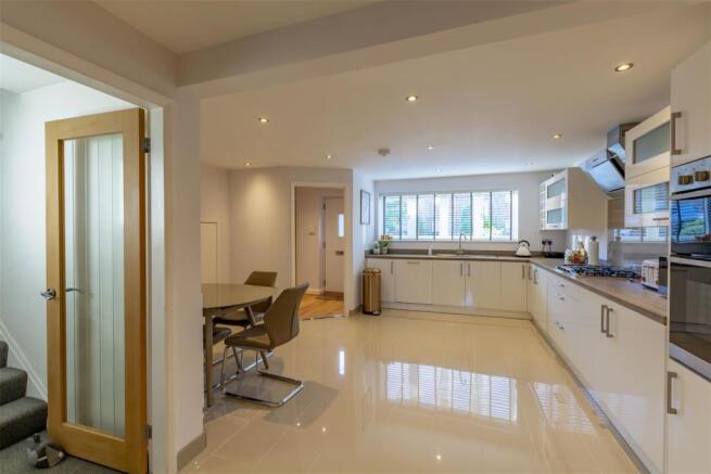 Kitchen Dining room (2)-HDR copy.jpg