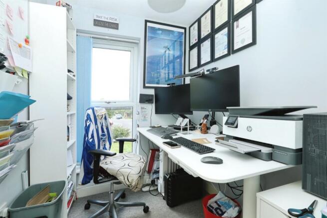5 bed Town House for sale Image 12