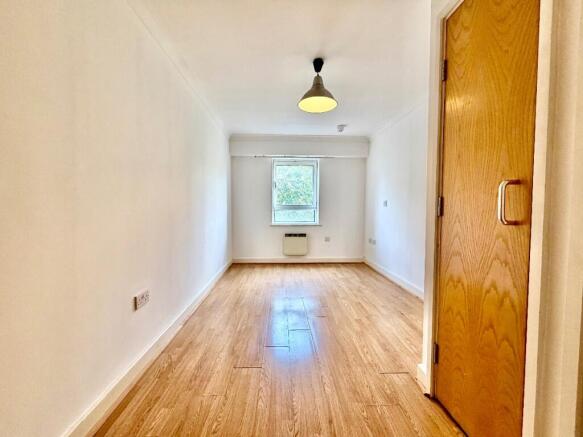 2 bed Apartment to rent Image 10