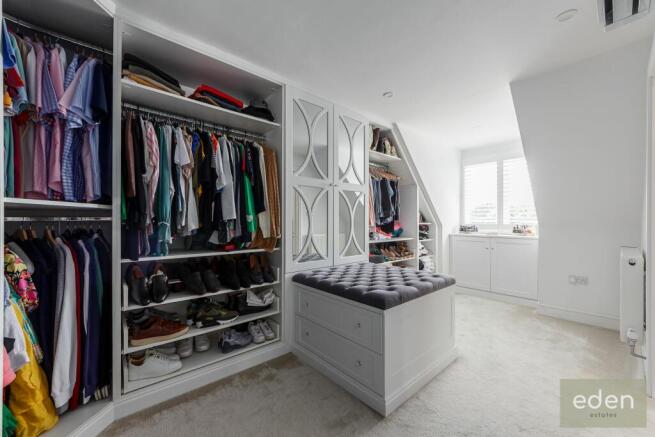 WALK IN WARDROBE