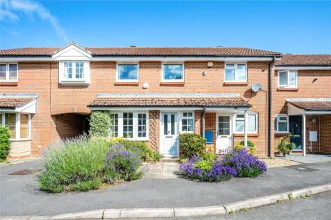 Oakwood Close, Midhurst, West Sussex, GU29
