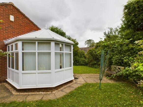 Side garden/conservatory