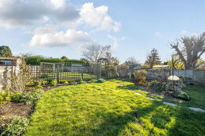 1383177-7-691f169...