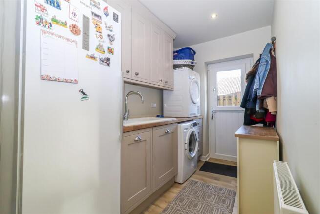 4 bed Semi-Detached for sale Image 8