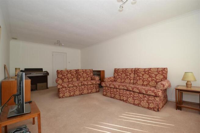 lounge 1.jpg