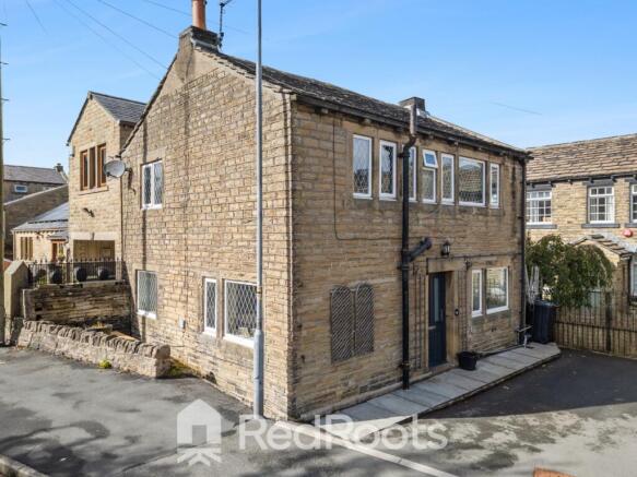 3-bed detached on Colders Lane, Meltham, Holmfirth, HD9 5JJ, £220,000