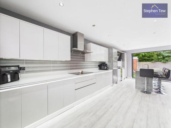 Kitchen/ Living Area