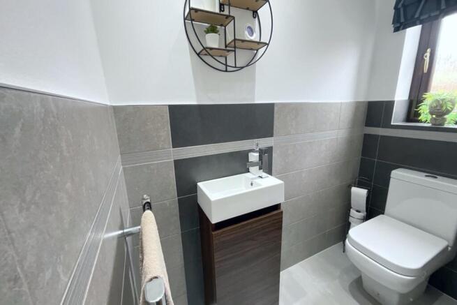 CLOAKROOM 