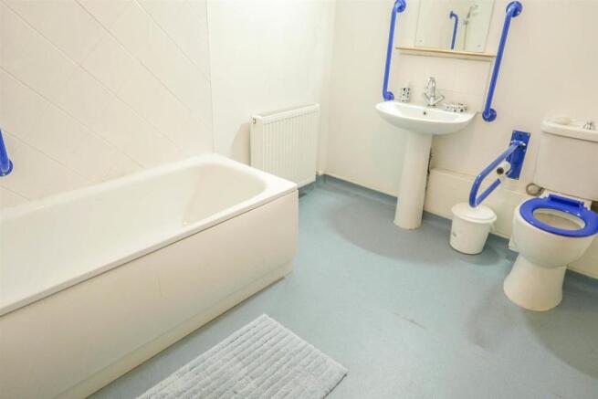 ACCESSIBLE EN-SUITE BATHROOM/SHOWER ROOM