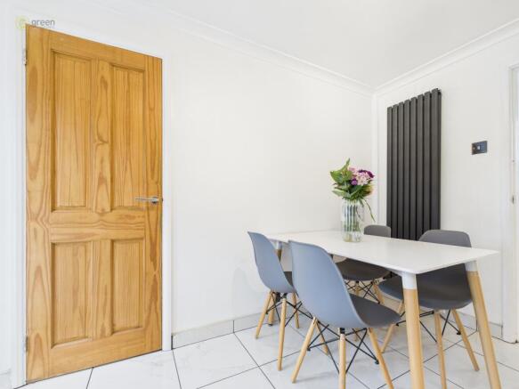 Laburnum Avenue, Kingshurst, B37 photo 4