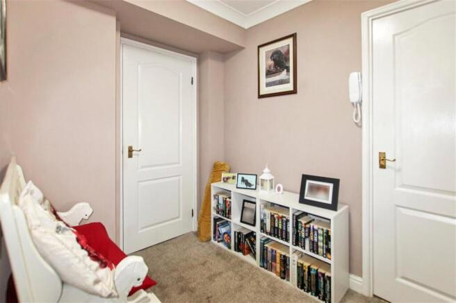 3 bed Apartment for sale Image 9