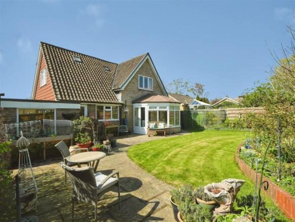 4 bed Detached for sale Image 2