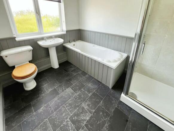 cc62e120-BATHROOM.jpg