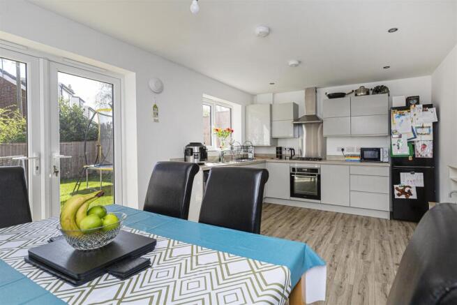 3 bed Town House for sale Image 8